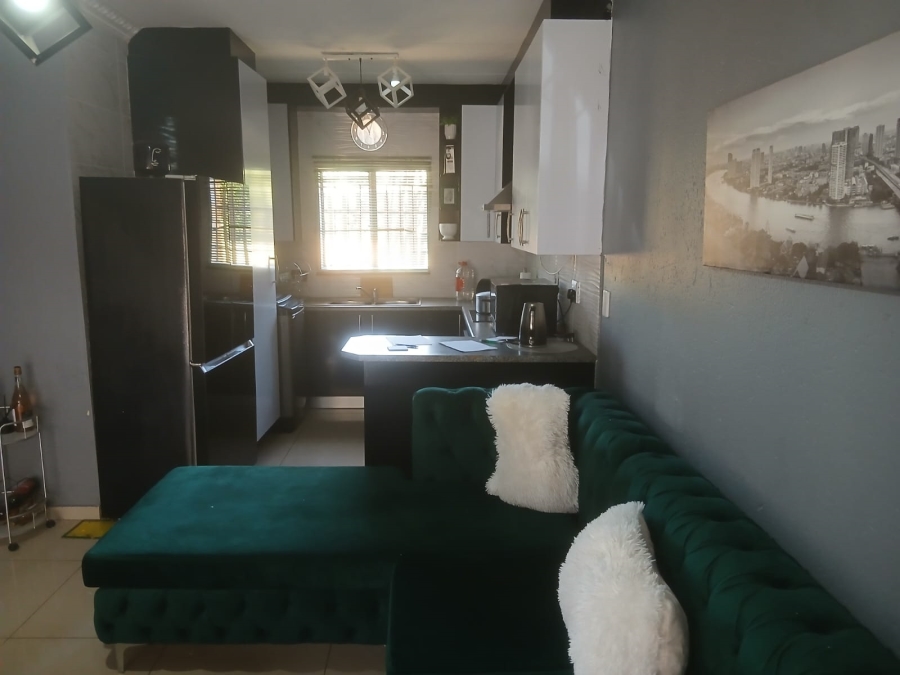 2 Bedroom Property for Sale in Helikonpark Gauteng