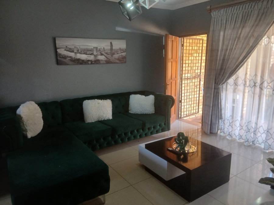 2 Bedroom Property for Sale in Helikonpark Gauteng
