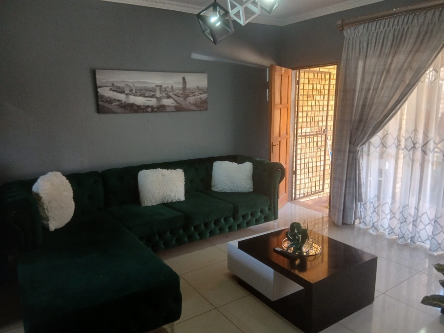 2 Bedroom Property for Sale in Helikonpark Gauteng