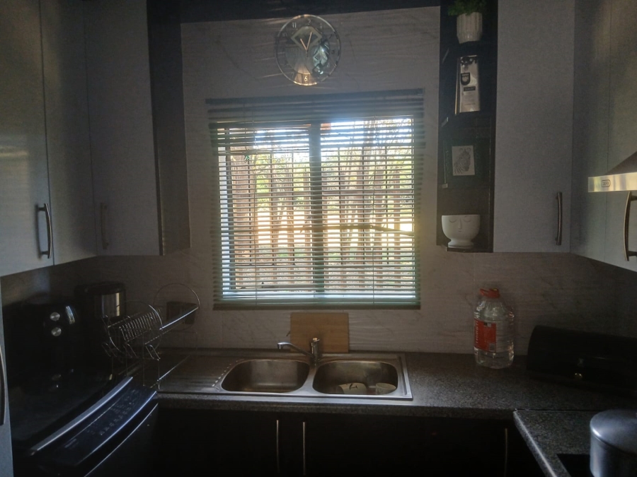 2 Bedroom Property for Sale in Helikonpark Gauteng