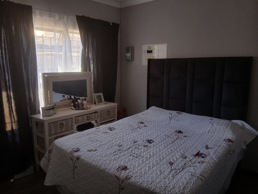 2 Bedroom Property for Sale in Helikonpark Gauteng
