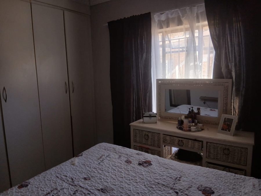 2 Bedroom Property for Sale in Helikonpark Gauteng