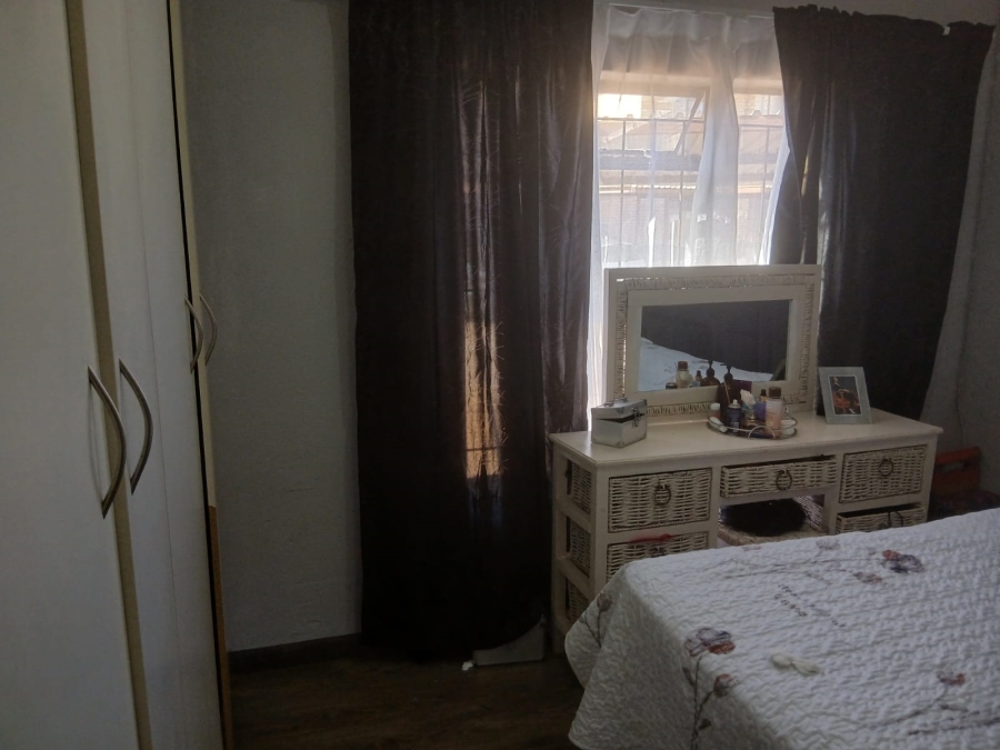 2 Bedroom Property for Sale in Helikonpark Gauteng