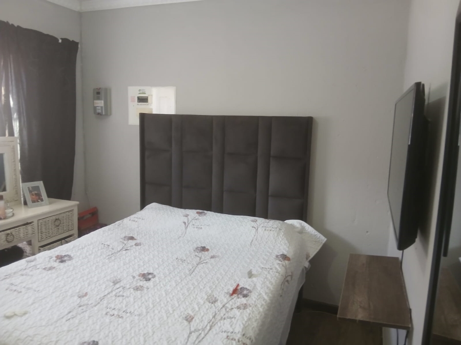 2 Bedroom Property for Sale in Helikonpark Gauteng