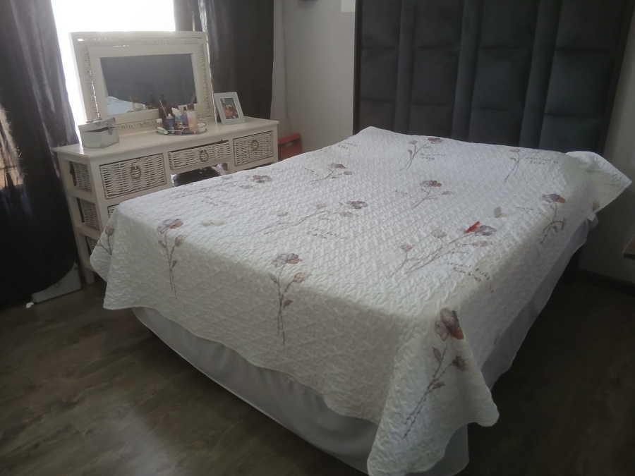 2 Bedroom Property for Sale in Helikonpark Gauteng