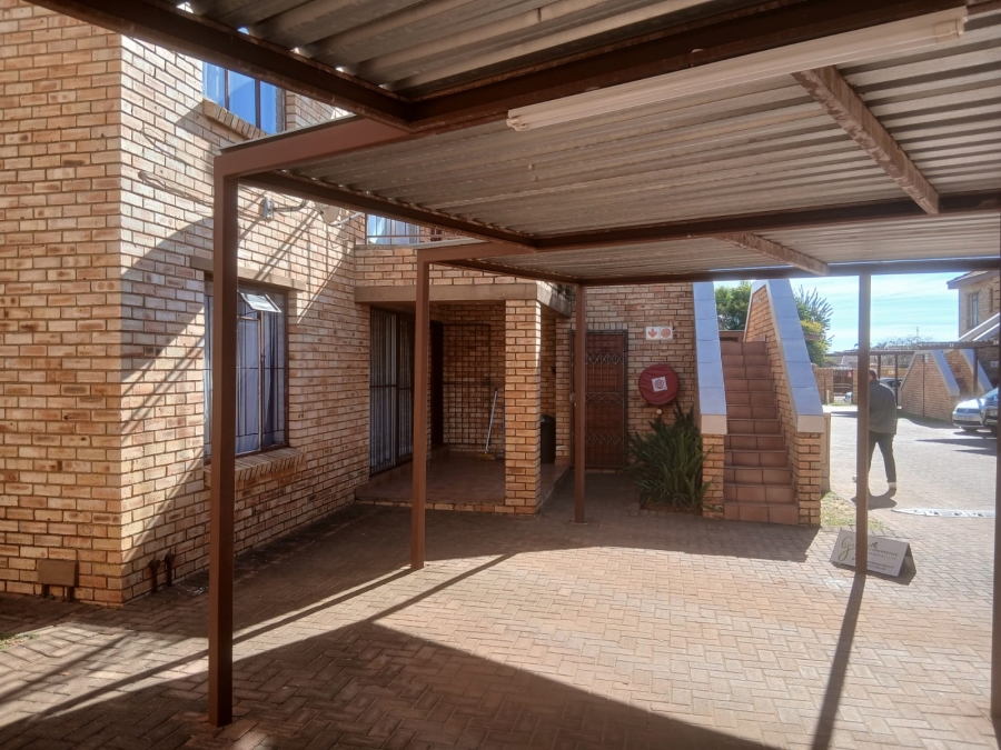 2 Bedroom Property for Sale in Helikonpark Gauteng