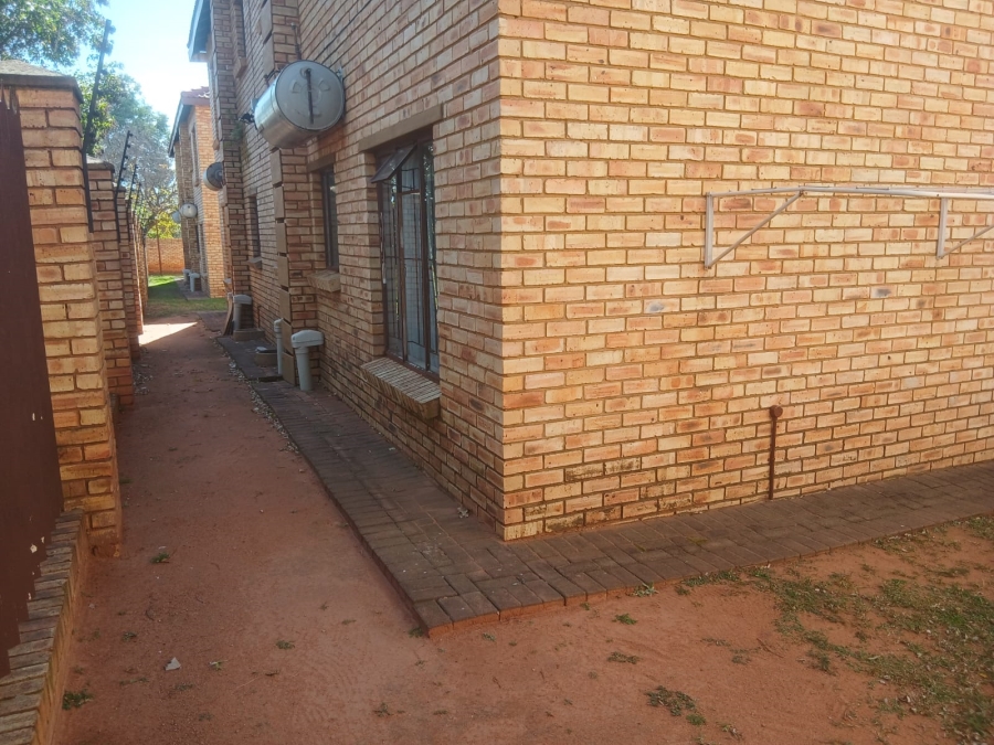 2 Bedroom Property for Sale in Helikonpark Gauteng
