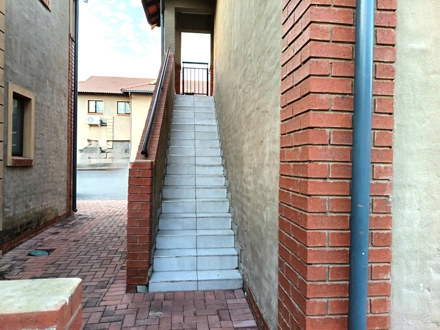 1 Bedroom Property for Sale in Kenleaf Gauteng