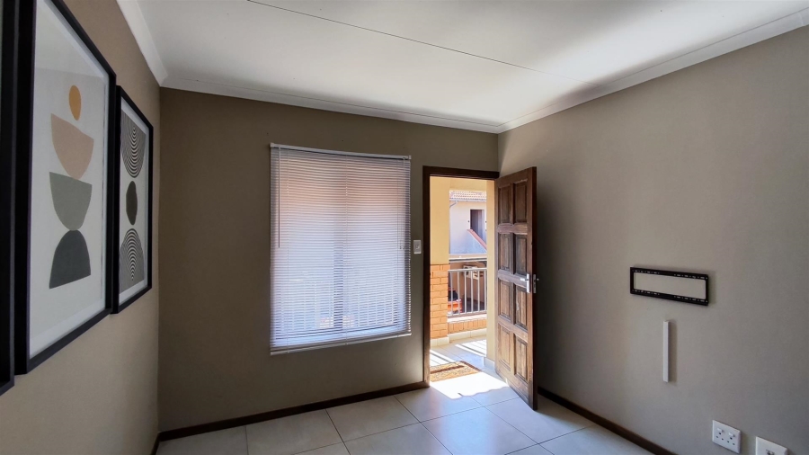 1 Bedroom Property for Sale in Kenleaf Gauteng