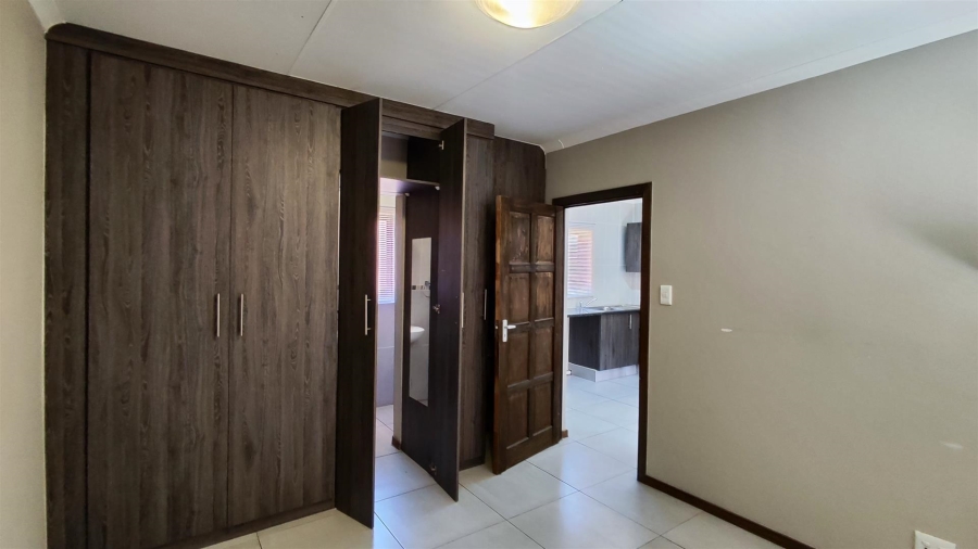 1 Bedroom Property for Sale in Kenleaf Gauteng