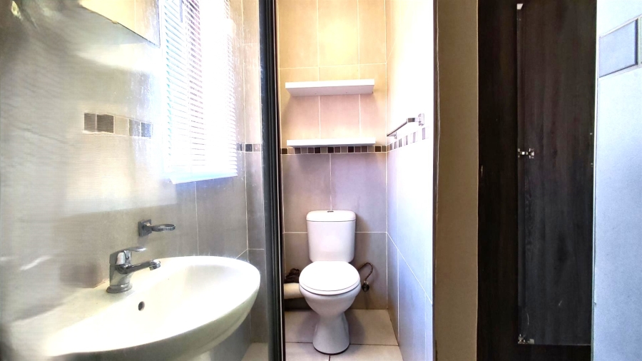 1 Bedroom Property for Sale in Kenleaf Gauteng