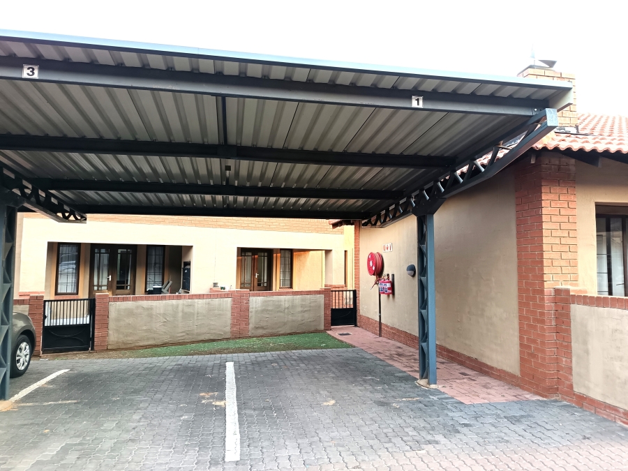 1 Bedroom Property for Sale in Kenleaf Gauteng