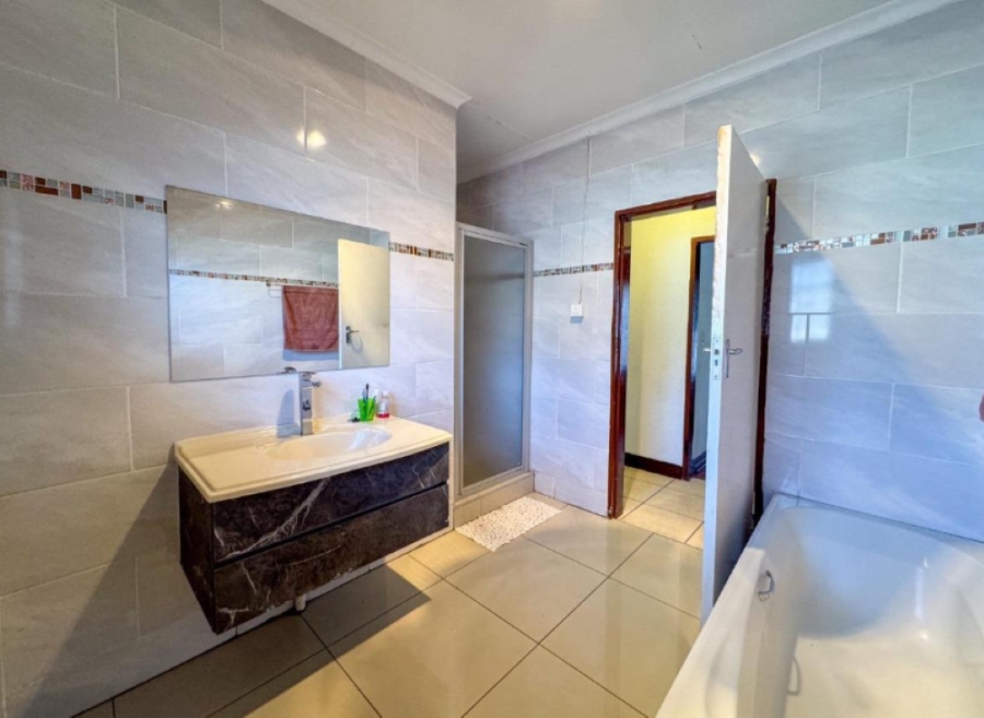 3 Bedroom Property for Sale in Brackenhurst Gauteng