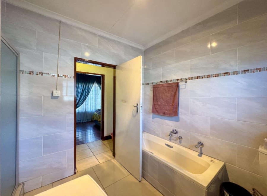 3 Bedroom Property for Sale in Brackenhurst Gauteng
