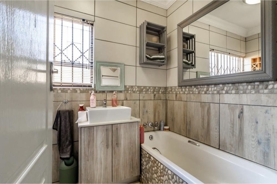 4 Bedroom Property for Sale in Annlin Gauteng