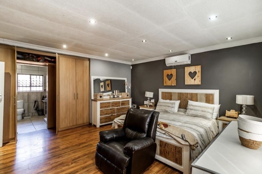 4 Bedroom Property for Sale in Annlin Gauteng