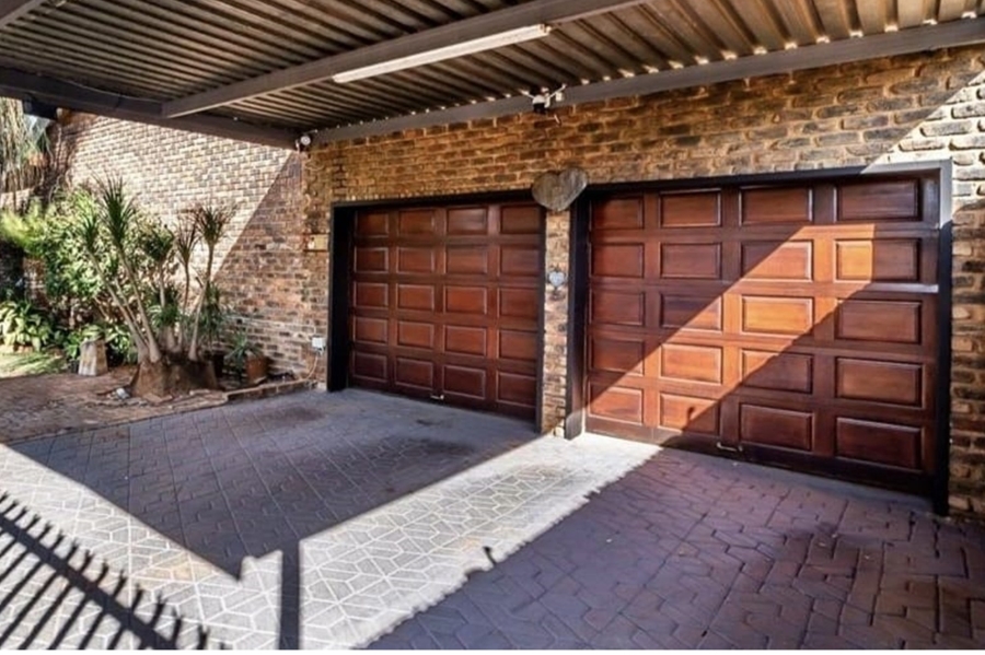 4 Bedroom Property for Sale in Annlin Gauteng