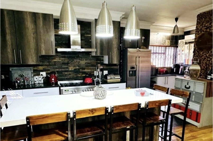 4 Bedroom Property for Sale in Annlin Gauteng