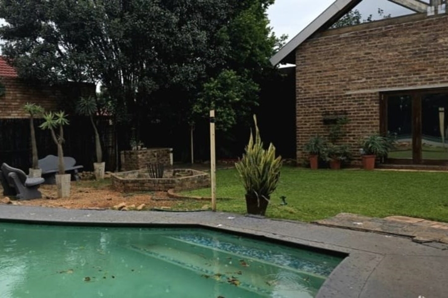 4 Bedroom Property for Sale in Annlin Gauteng