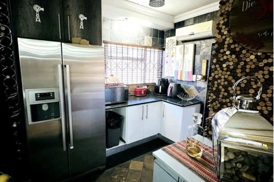 4 Bedroom Property for Sale in Annlin Gauteng