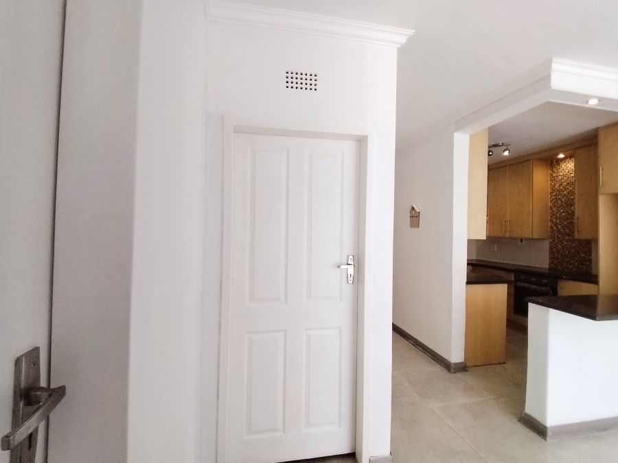 To Let 2 Bedroom Property for Rent in Parkmore Gauteng