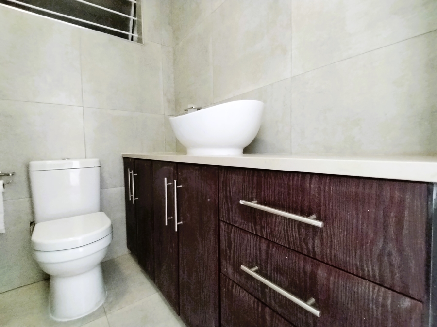 To Let 2 Bedroom Property for Rent in Parkmore Gauteng
