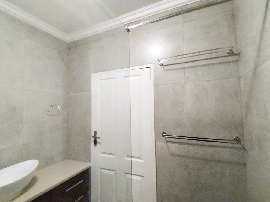 To Let 2 Bedroom Property for Rent in Parkmore Gauteng