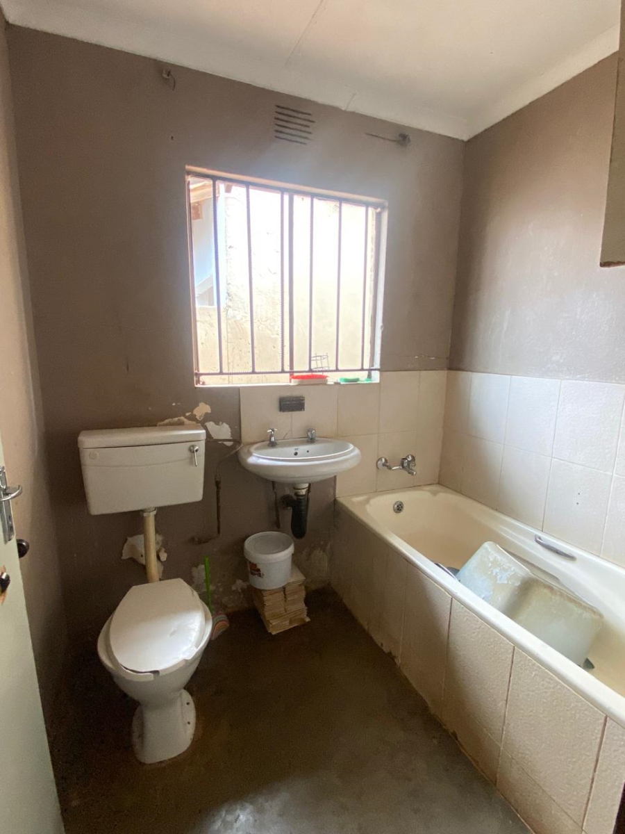 2 Bedroom Property for Sale in Protea Glen Gauteng