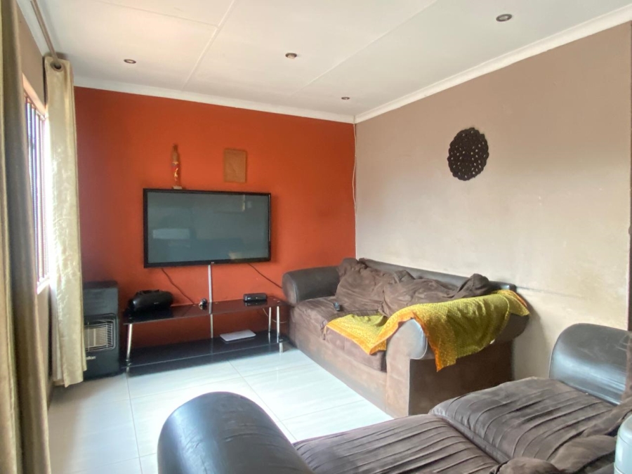 2 Bedroom Property for Sale in Protea Glen Gauteng
