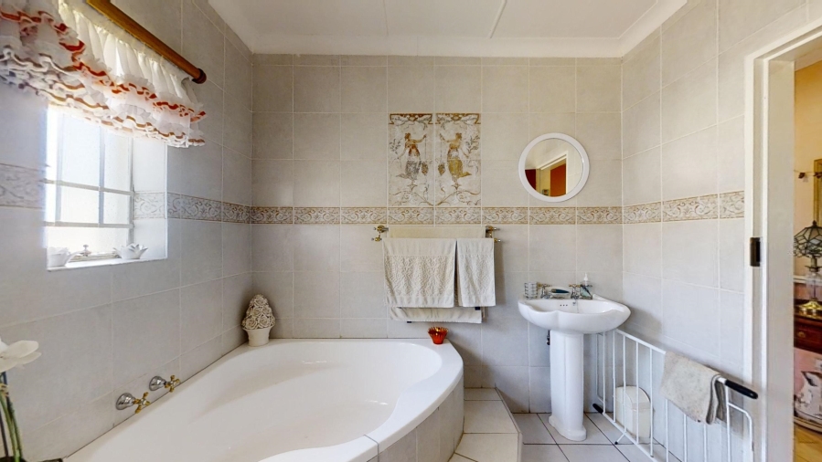 4 Bedroom Property for Sale in Fairlead Gauteng