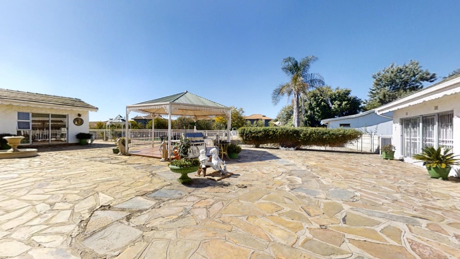 4 Bedroom Property for Sale in Fairlead Gauteng