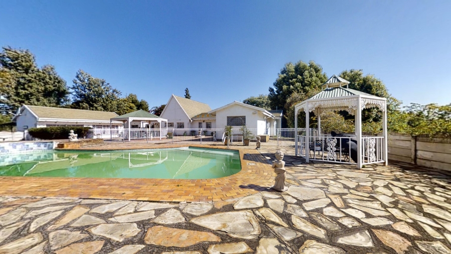 4 Bedroom Property for Sale in Fairlead Gauteng