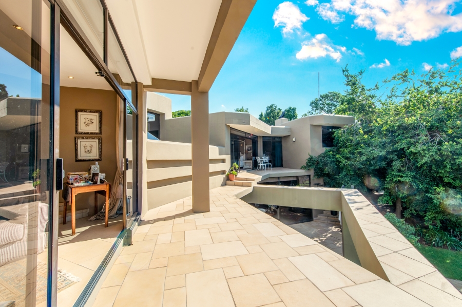 5 Bedroom Property for Sale in Lonehill Gauteng