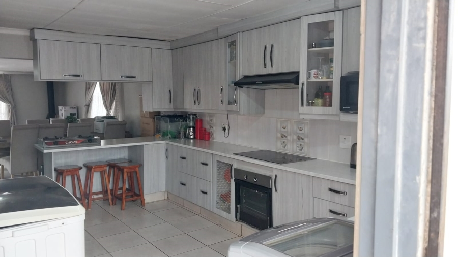 4 Bedroom Property for Sale in Dawn Park Gauteng
