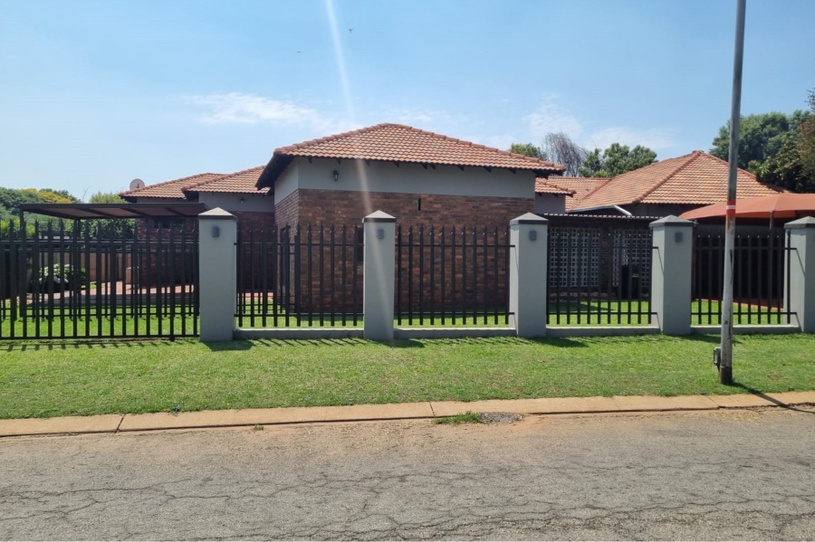 4 Bedroom Property for Sale in Petersfield Gauteng