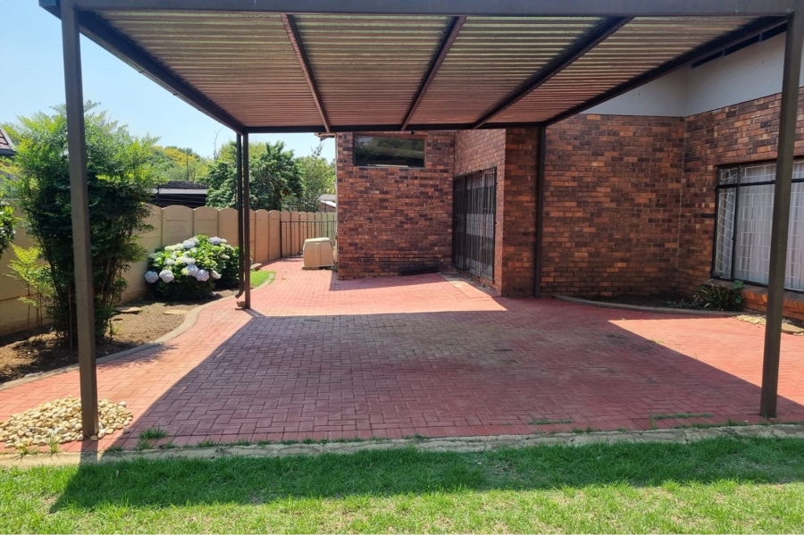4 Bedroom Property for Sale in Petersfield Gauteng