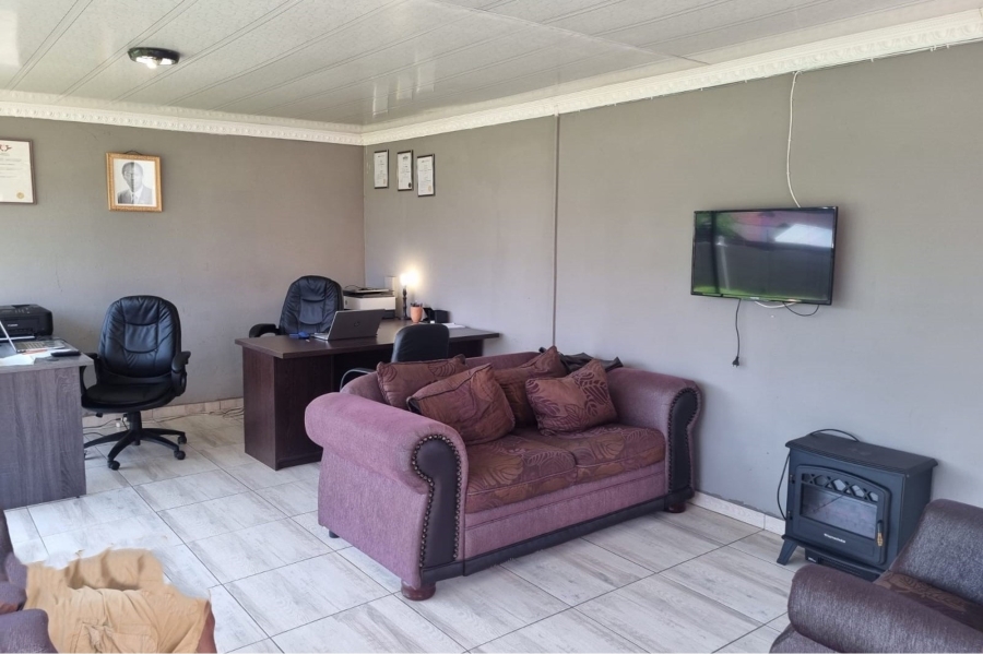 4 Bedroom Property for Sale in Petersfield Gauteng