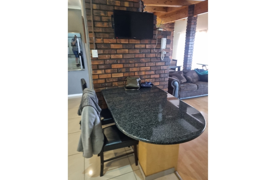 4 Bedroom Property for Sale in Petersfield Gauteng