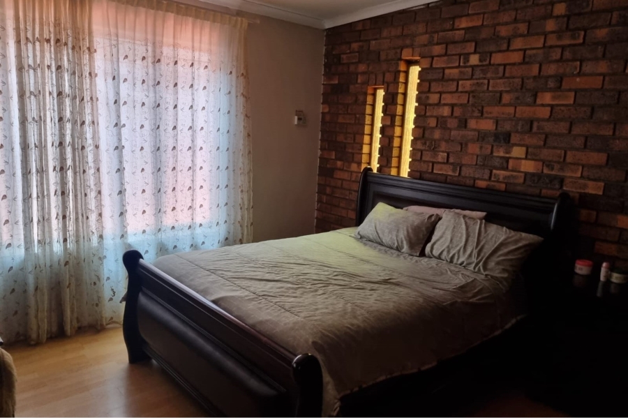 4 Bedroom Property for Sale in Petersfield Gauteng