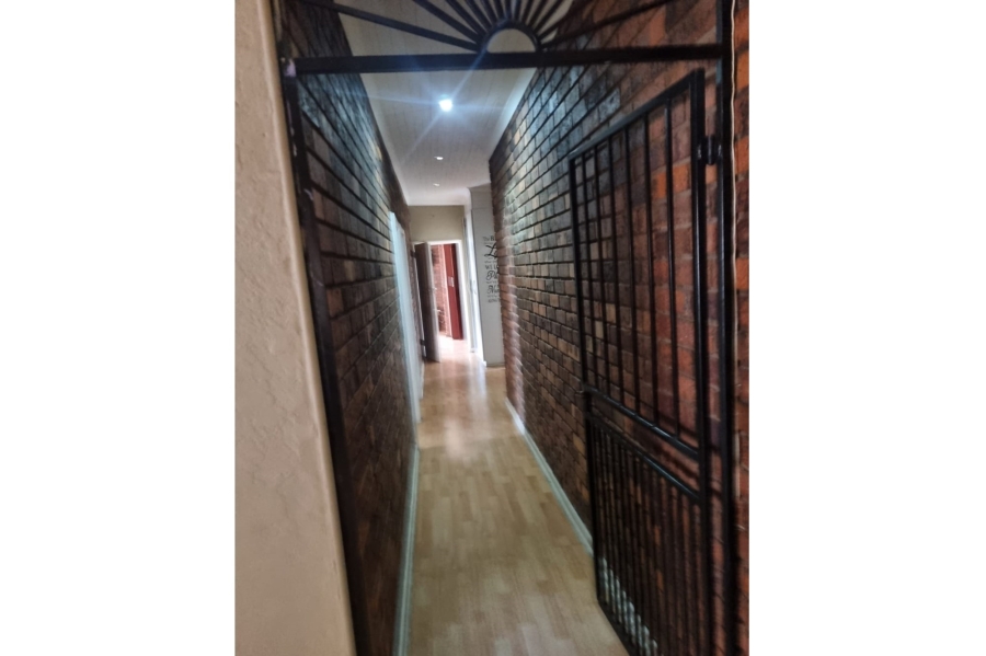 4 Bedroom Property for Sale in Petersfield Gauteng