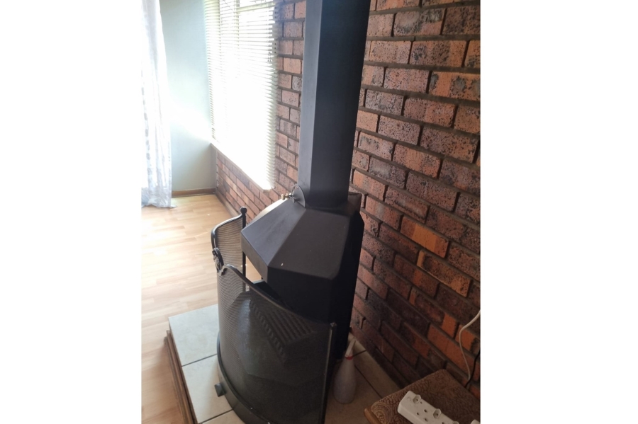 4 Bedroom Property for Sale in Petersfield Gauteng
