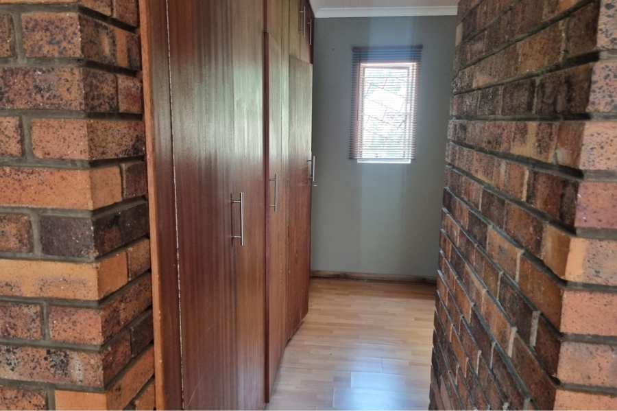 4 Bedroom Property for Sale in Petersfield Gauteng