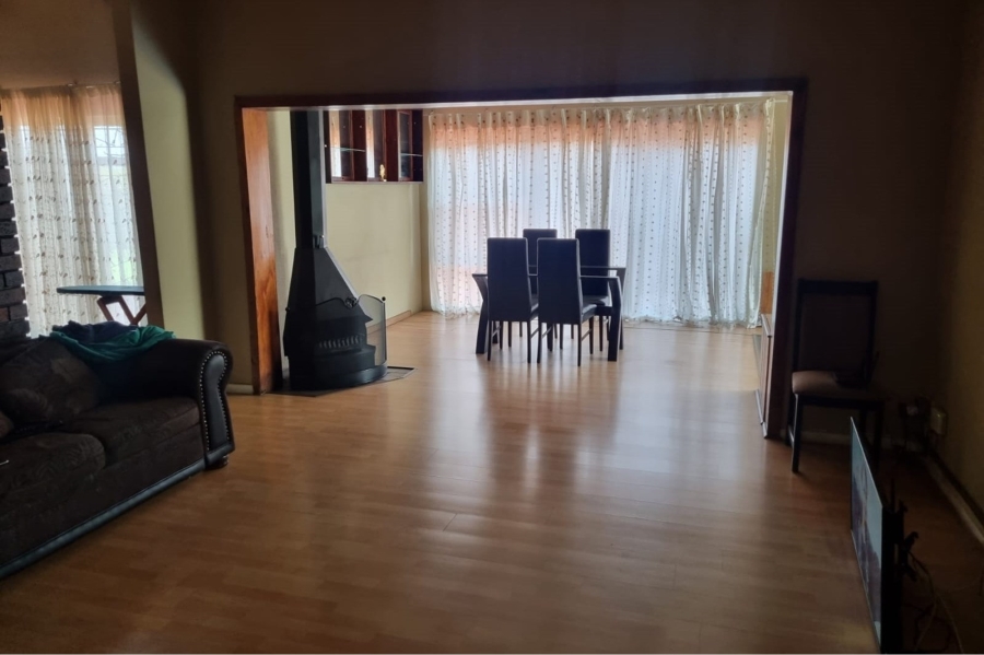 4 Bedroom Property for Sale in Petersfield Gauteng