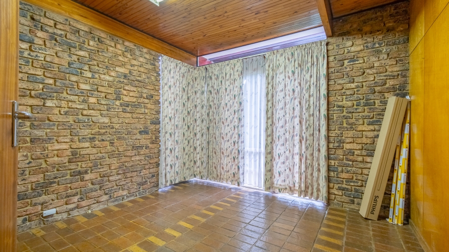 10 Bedroom Property for Sale in Olympus AH Gauteng