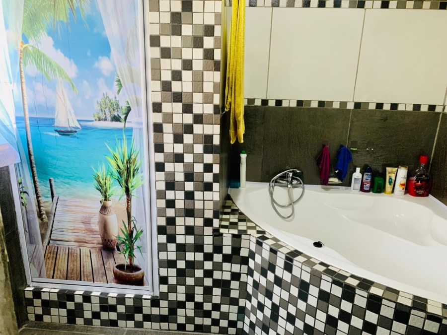 4 Bedroom Property for Sale in Rensburg Gauteng