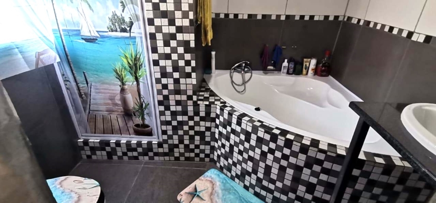 4 Bedroom Property for Sale in Rensburg Gauteng
