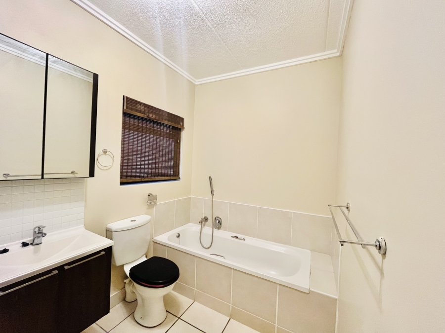 To Let 1 Bedroom Property for Rent in Bryanston Gauteng