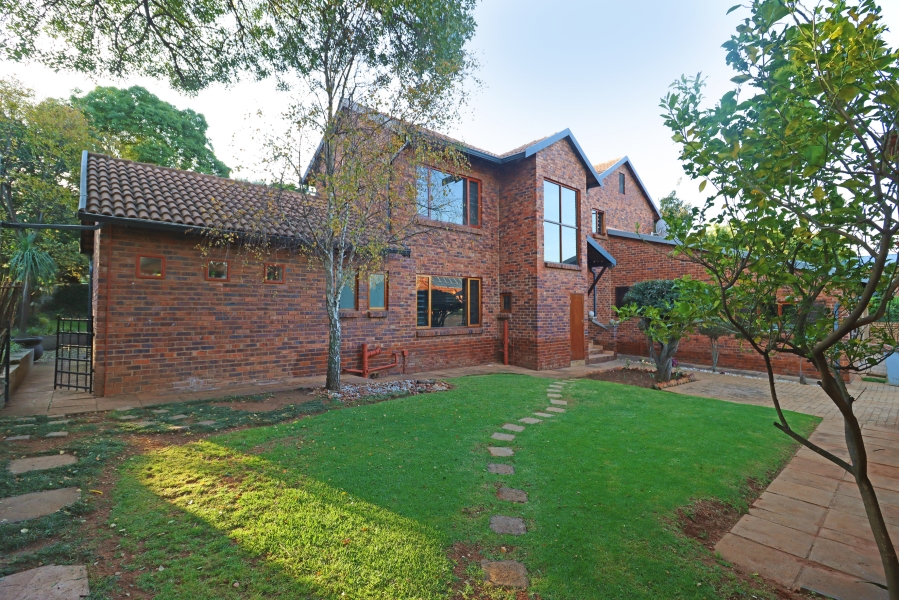 To Let 4 Bedroom Property for Rent in Linden Gauteng