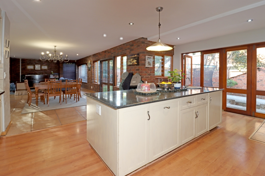 To Let 4 Bedroom Property for Rent in Linden Gauteng