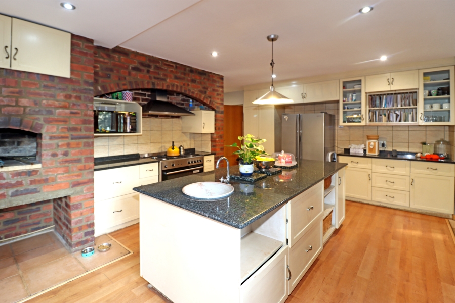 To Let 4 Bedroom Property for Rent in Linden Gauteng